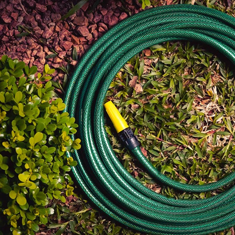 Mangueira Trançada Reforçada para Uso Doméstico - Jardim, Carro e Lazer | Kit Completo Acessórios